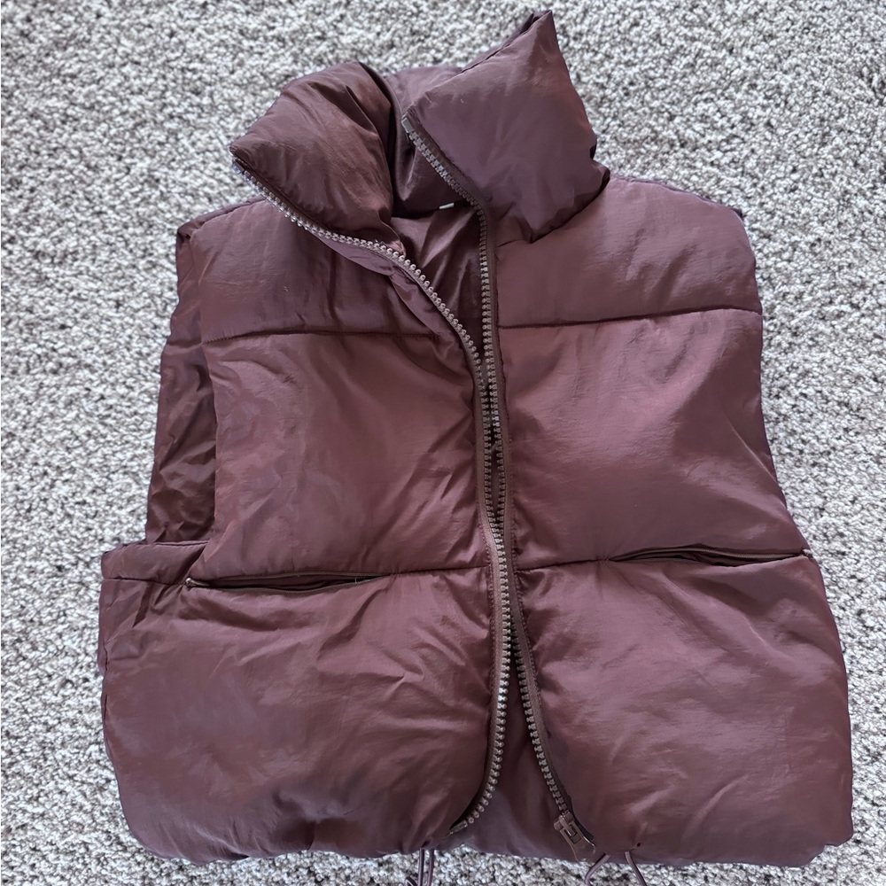 Womens cropped puffer vest
